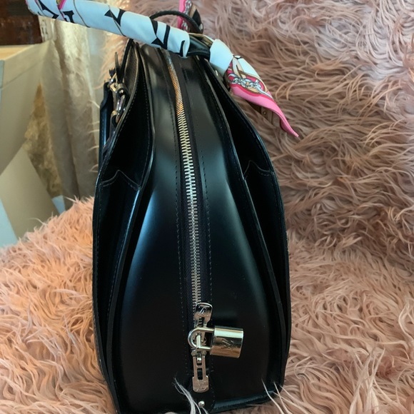 LV hand bag - Picture 2 of 3